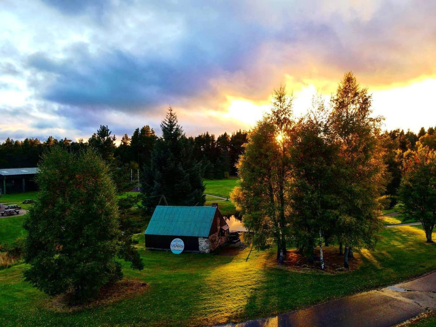 Badaguish Forest Lodges And Camping Pods Aviemore Buitenkant foto